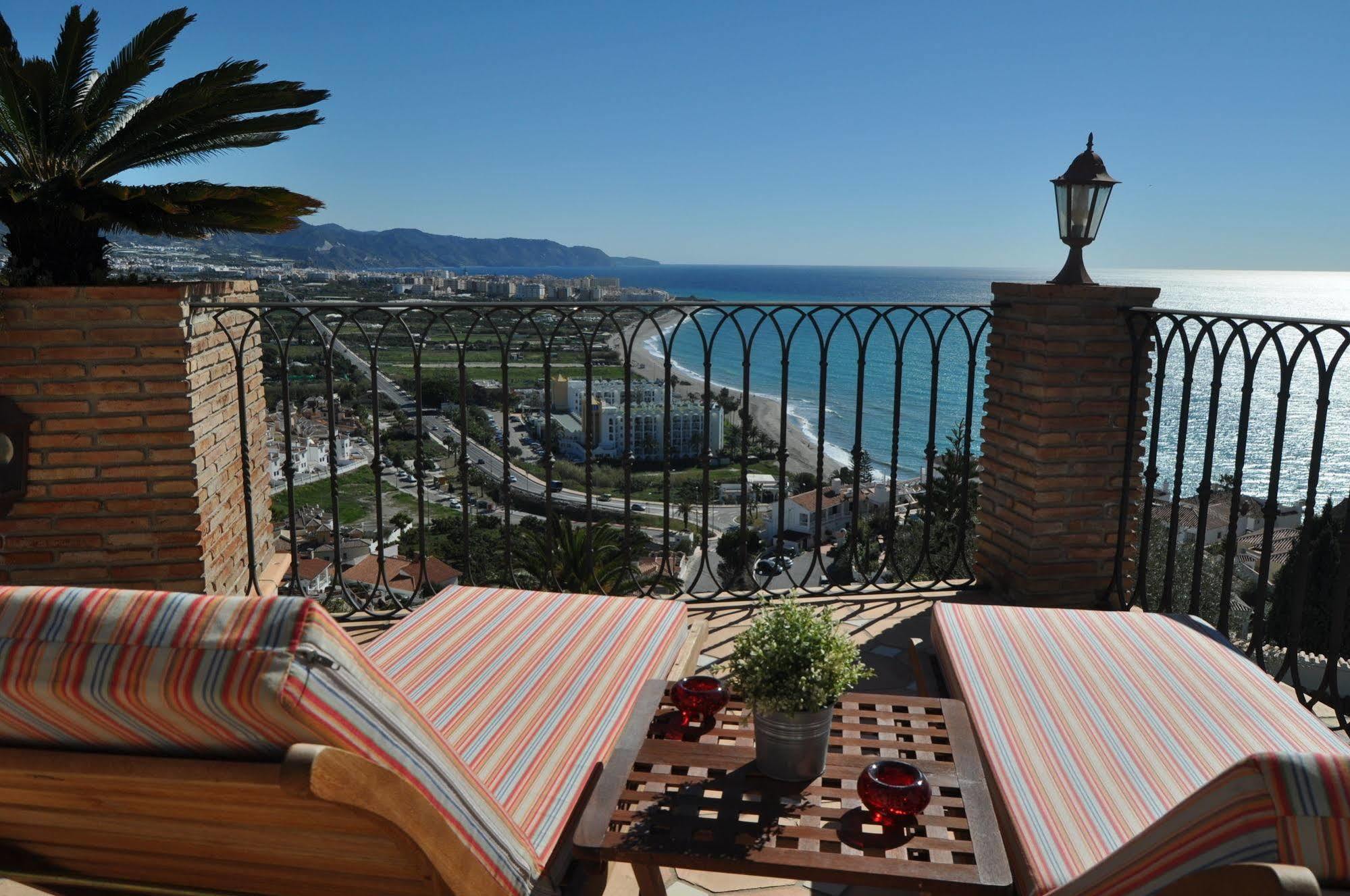 Welcome Inn Nerja Guest House Luxury Bed & Breakfast Extérieur photo